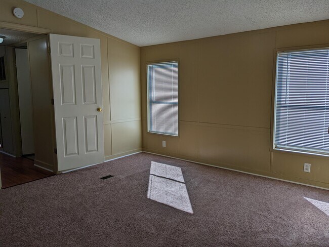 Building Photo - 903 Scott Dr