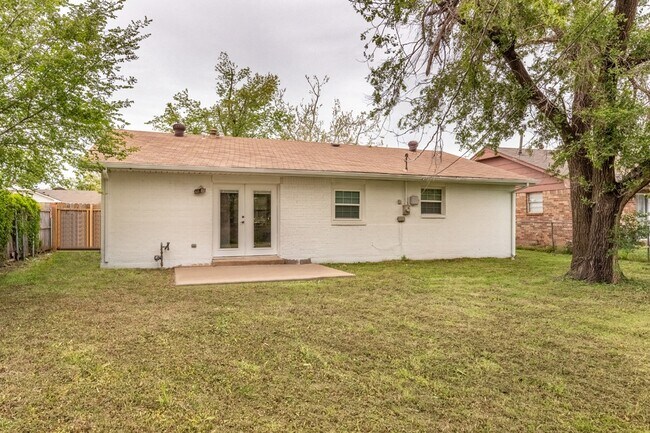 Building Photo - 13817 N Everest Ave