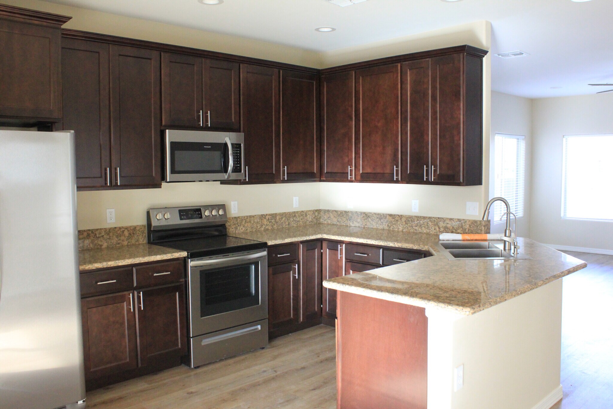 Building Photo - 9847 S Prescott Dr