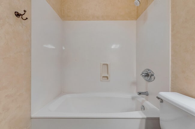 Building Photo - 114 Dana Pointe