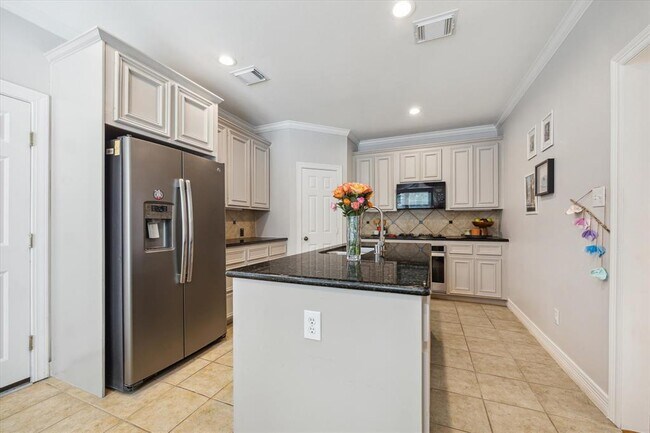 Building Photo - 422 McGowen St