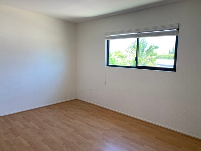 Building Photo - 5445 Corteen Pl