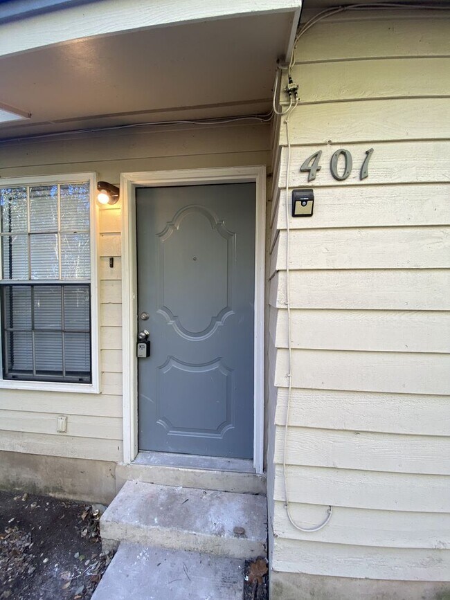 Building Photo - Sunshine Estates Completely Renovated Apar...