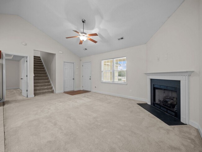 Building Photo - Welcome to Eastport!