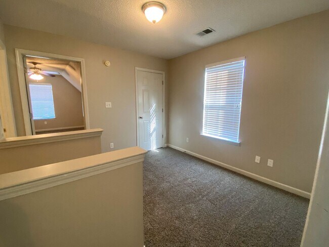 Building Photo - 3 bed, 2.5 bath house in Olive Branch near...
