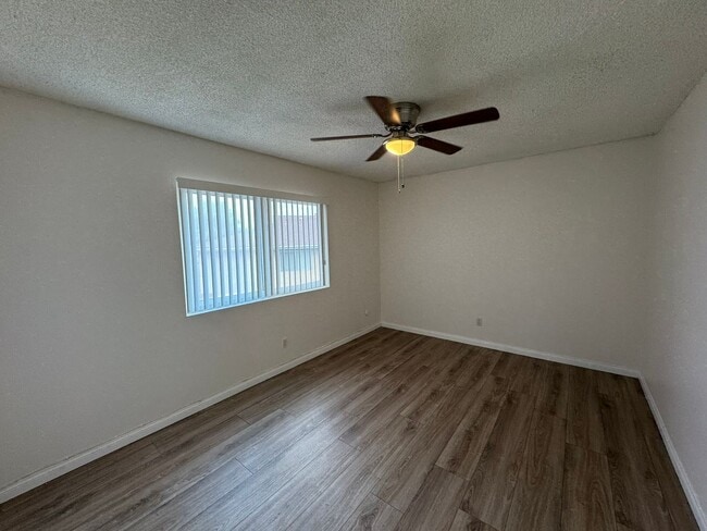 Building Photo - Charming 2-Bedroom, 1-Bathroom Condo in La...