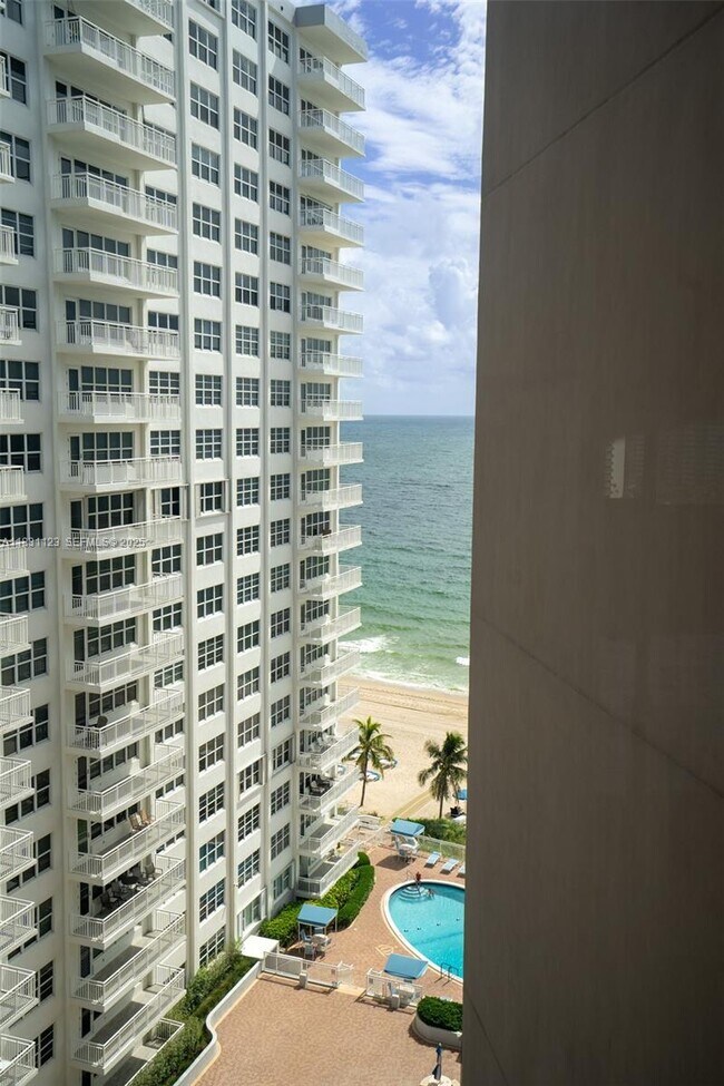 Building Photo - 3800 Galt Ocean Dr