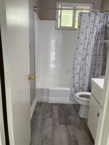 Bathroom - 2328 N Beachwood Dr
