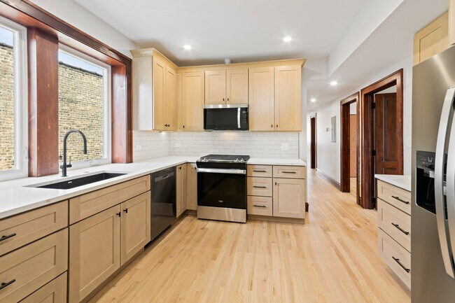 Building Photo - 4834 N Springfield Ave