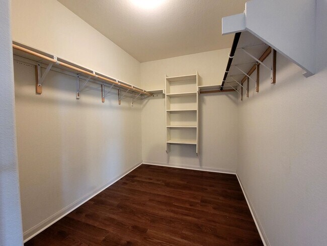 Building Photo - Beautiful 3 Bedroom, 2.5 Bath Home with Attached Garage & Tall Ceilings