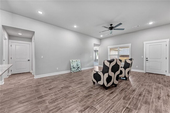 Building Photo - 55 Watson Ln