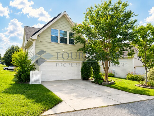 Building Photo - Beautiful 4-Bedroom Home Screened Porch & Bonus Room – Minutes from RTP, Shopping & Dining , Comm...