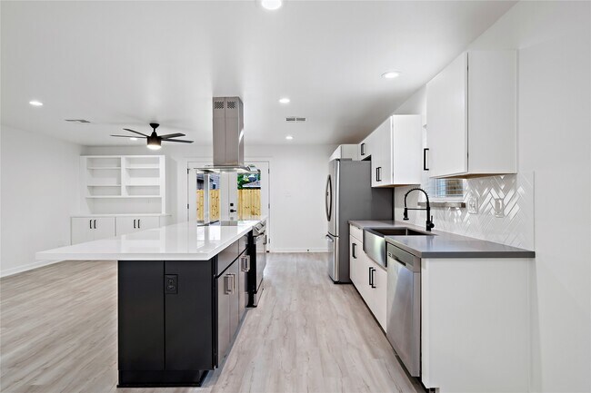 Building Photo - 5703 De Milo Dr