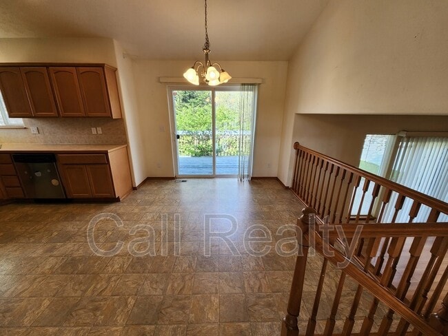 Building Photo - 916 Rees Ln