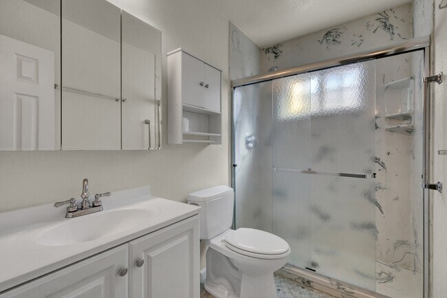 Building Photo - 3140 Van Teylingen Dr