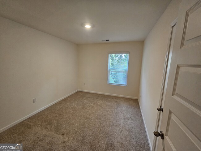 Building Photo - 190 Hampton Cir