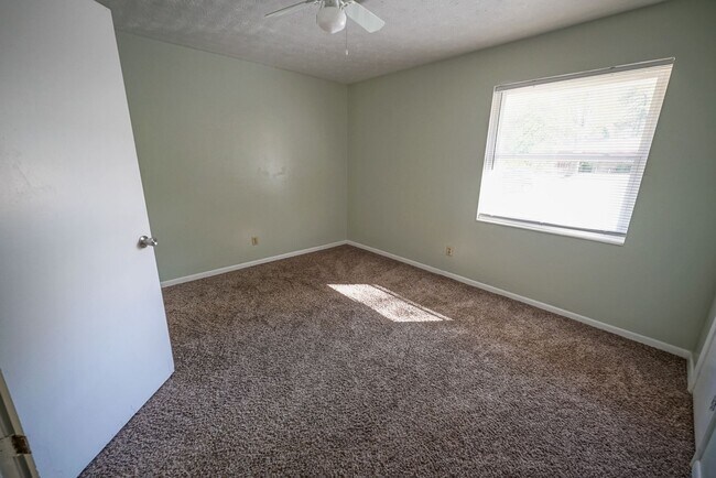 Building Photo - 2304 Hartsfield Ct