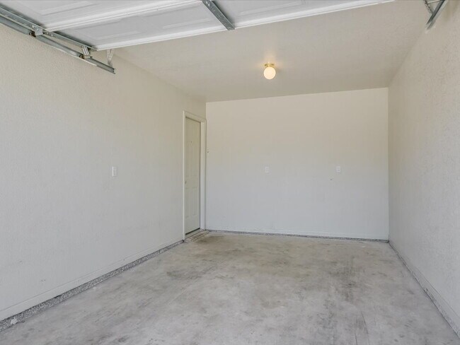 Building Photo - 3805 El Paso Dr