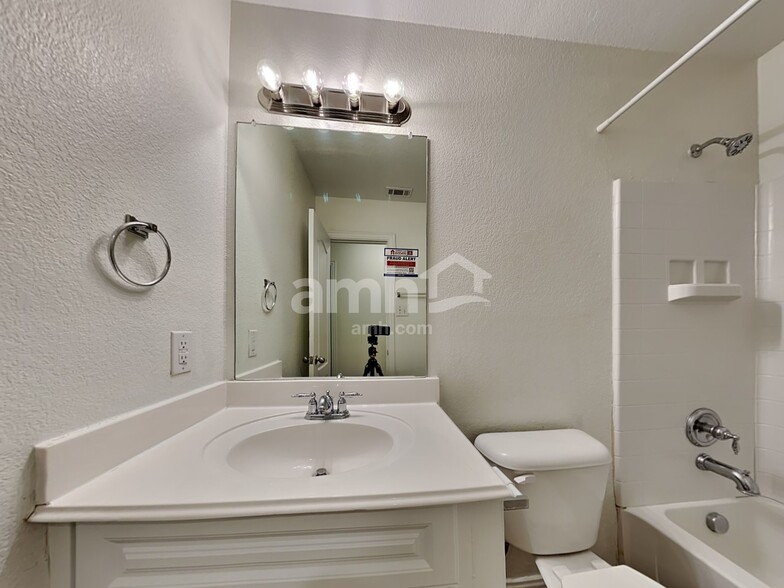Building Photo - 7253 Tin Star Dr
