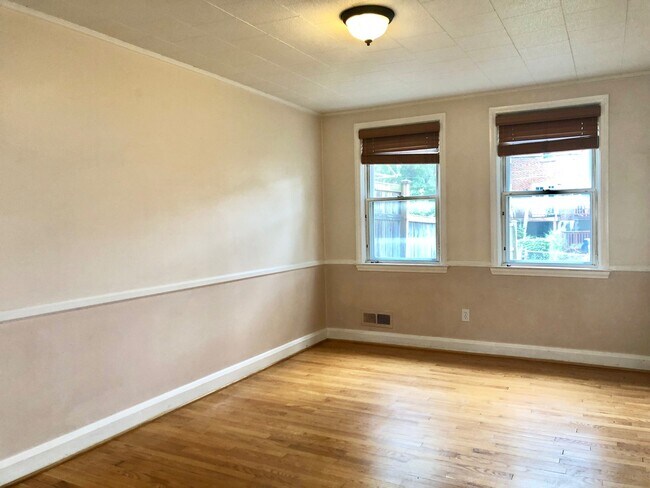 Building Photo - 1622 Hardwick Rd
