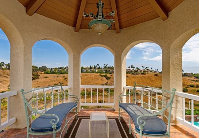 Building Photo - 6 South Peak