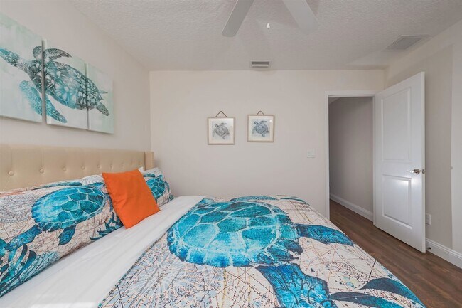 Building Photo - 6832 Middleton Ave