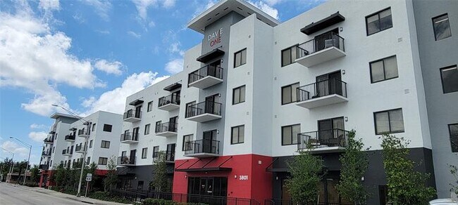 Primary Photo - 3801 Davie Blvd