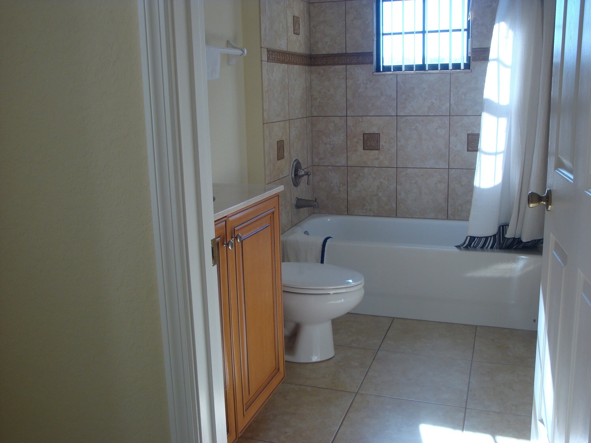 Building Photo - 1250 Clove Dr