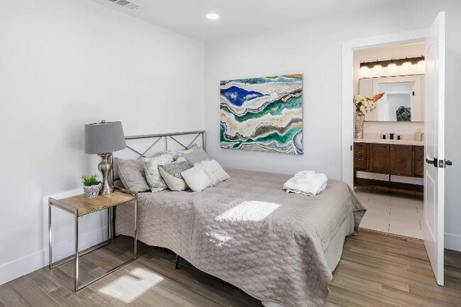 Building Photo - 2437 Acton St