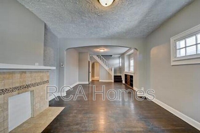 Building Photo - 2948 N Park Ave