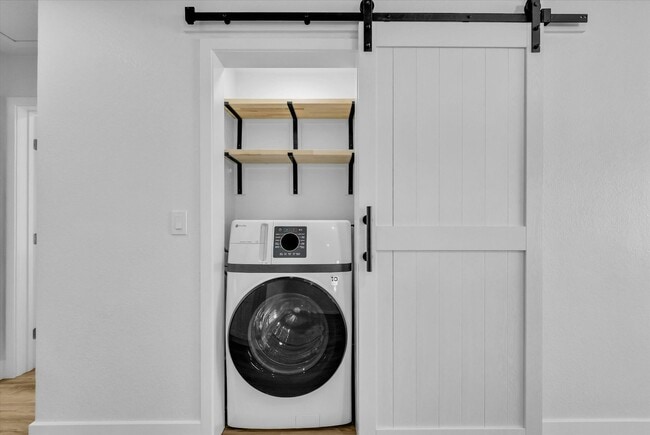 Building Photo - 18442 Patterson Ln