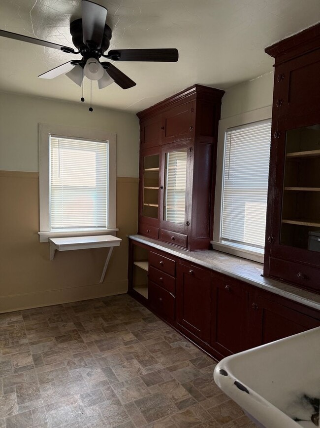 Building Photo - 1231 W College Ave