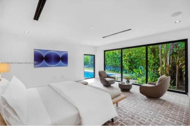 Building Photo - 223 S Shore Dr