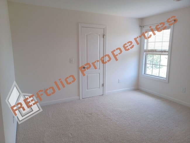 Building Photo - Lovely 5 Bedroom 4 Bathroom Single Family ...