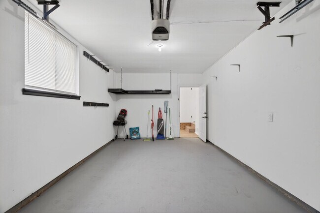 Building Photo - 1545 Reale Ave