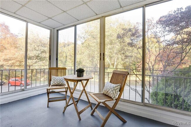 Building Photo - Amenities and Utilities included Richmond Condo Near VCU and UR