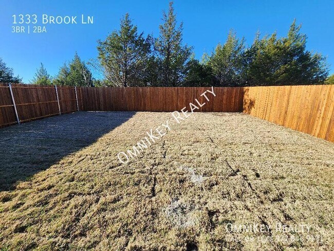 Building Photo - 1333 Brook Ln