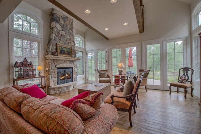 Building Photo - Winter Rental