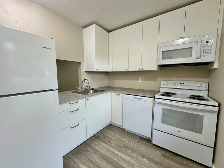 Building Photo - 6020 NW 64th Ave