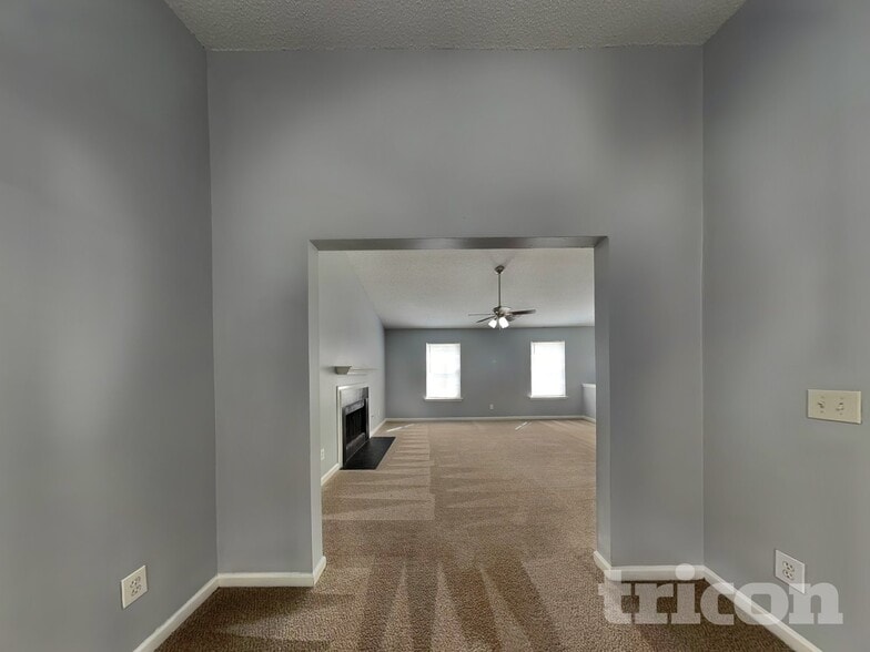 Building Photo - 245 Longview Dr