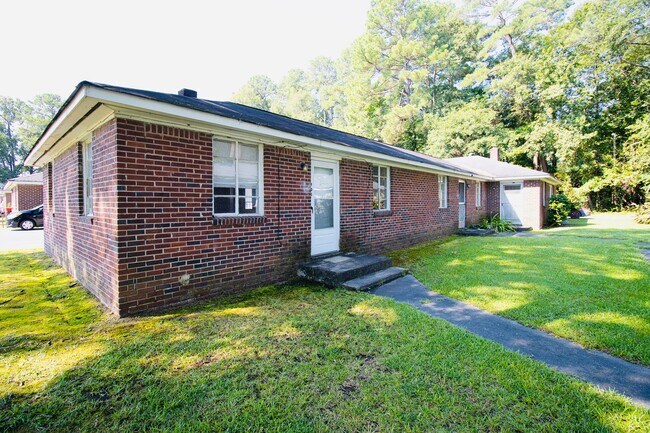 Building Photo - 2 Bedroom, 1 Bath in West Columbia