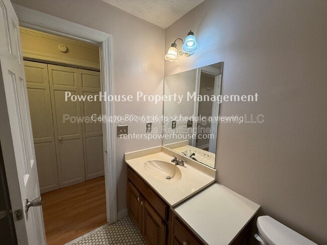 Building Photo - 3209 Henderson Walk