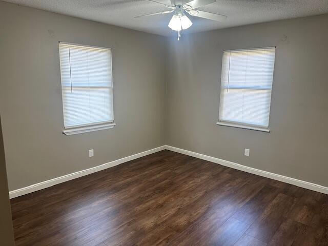 Building Photo - 5025 Lake Cir Dr NE