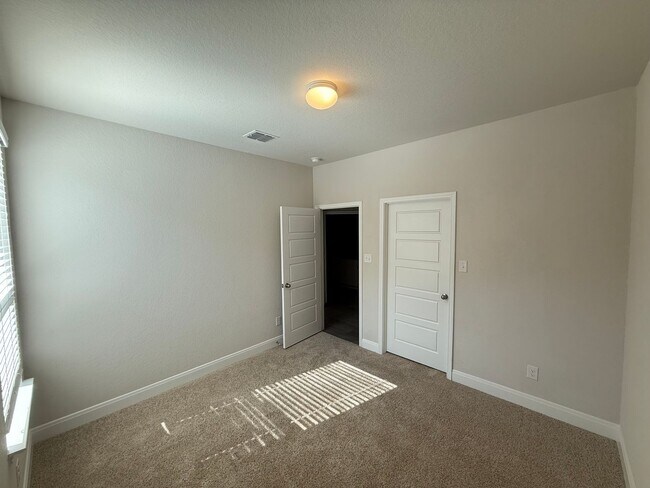 Building Photo - Stunning 4x3 Rental Home in Bulverde, TX!