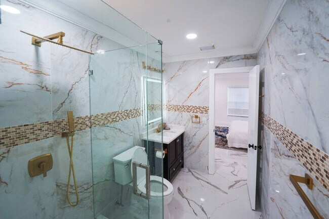 Building Photo - 651 NW 42nd Ave