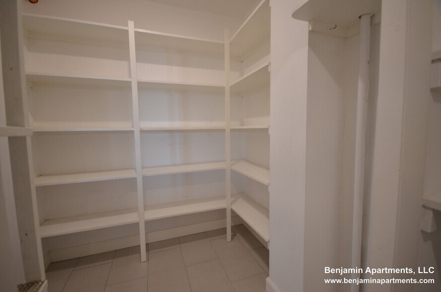 Building Photo - 77 Monmouth St