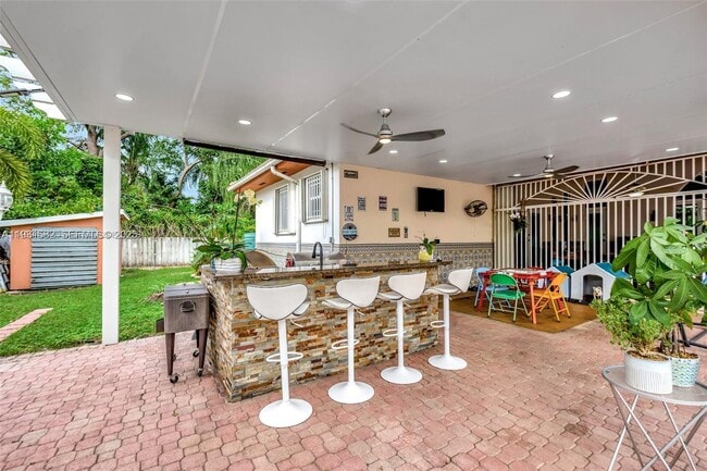 Building Photo - 5750 SW 67th Ave