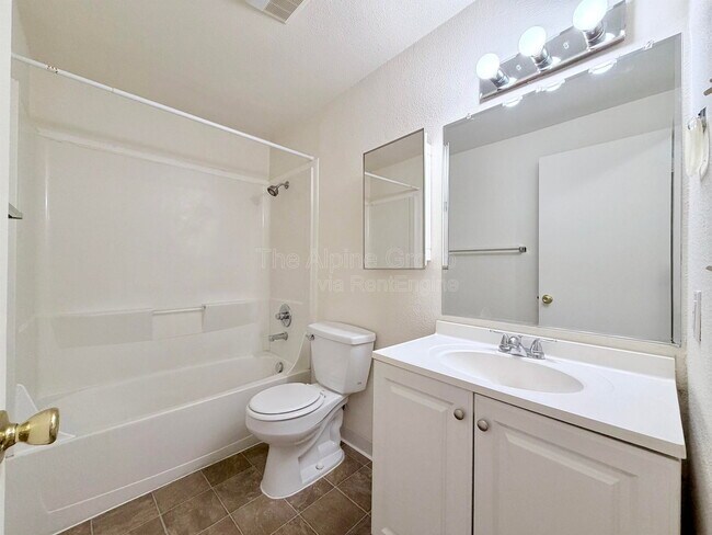 Building Photo - 13938 SE Powell Blvd