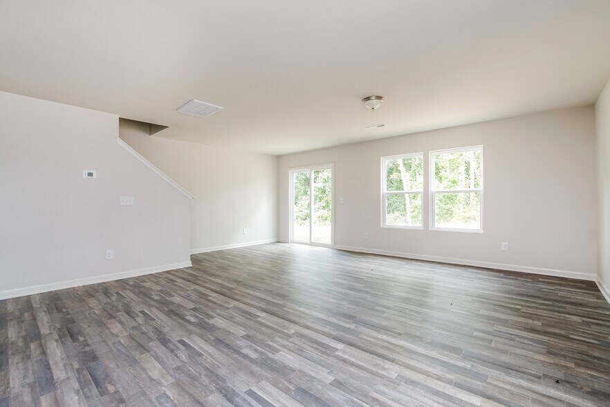 Building Photo - 1058 Manor Dr