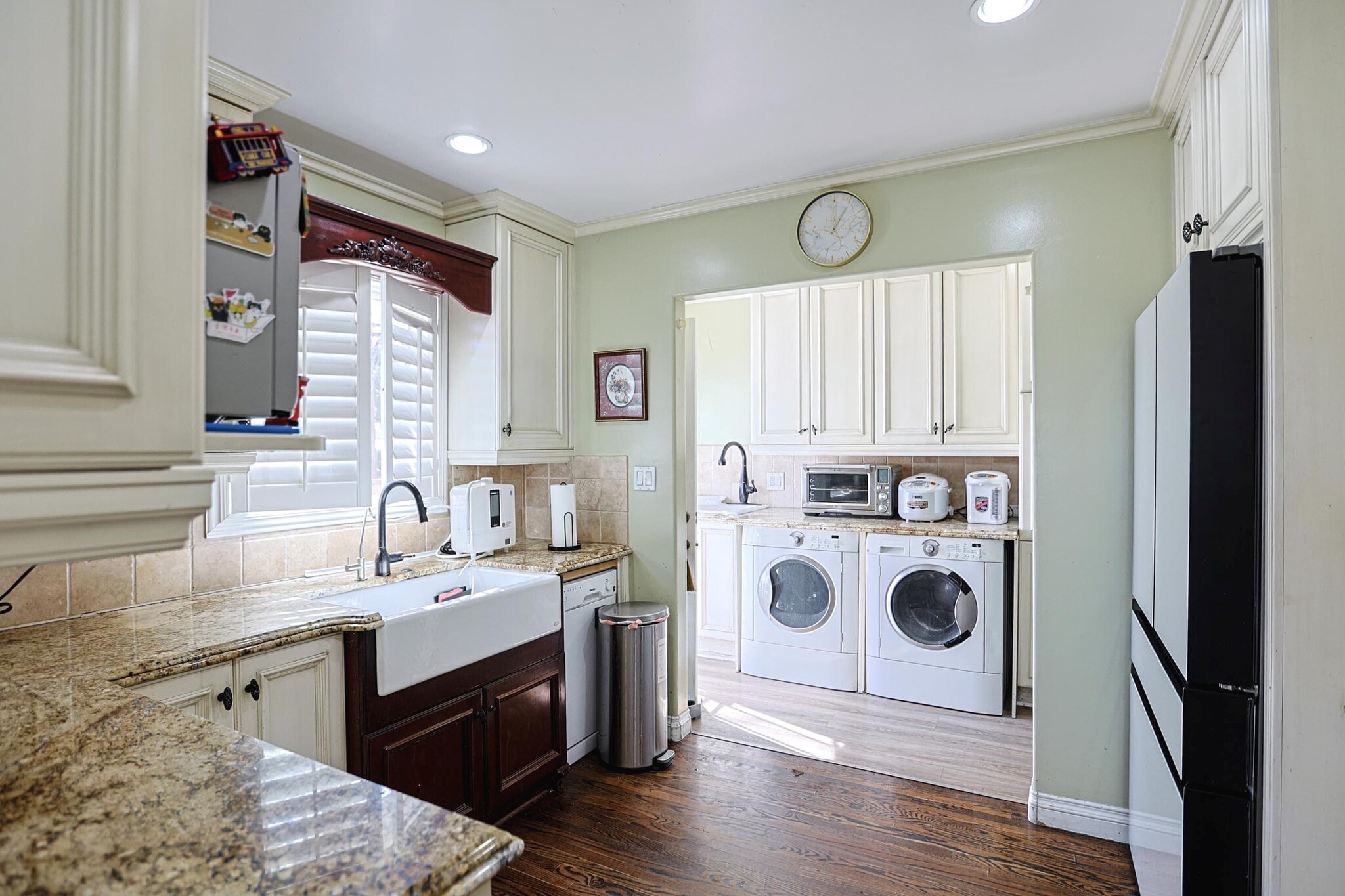 Kitchen+Laundry - 313 E 11th St